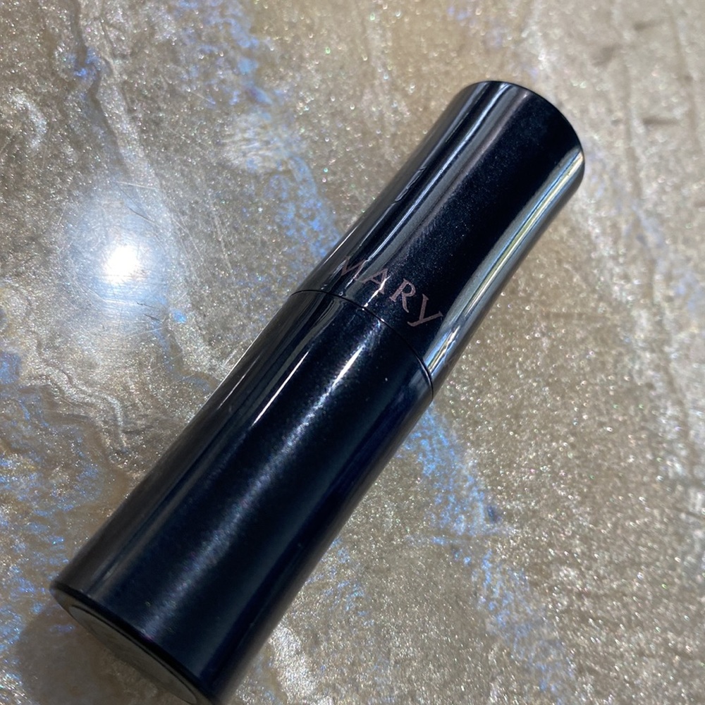 Mary Kay Creme Really Red Lipstick - Picture 5 of 6